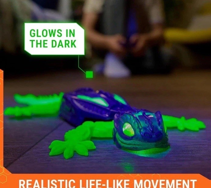 HEX BOTS Wall Crawler Gecko - Remote Control Lizard with LED Eyes