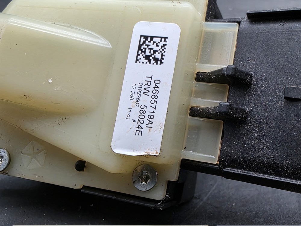 OEM Mopar Ignition Switch 4685719AI Used