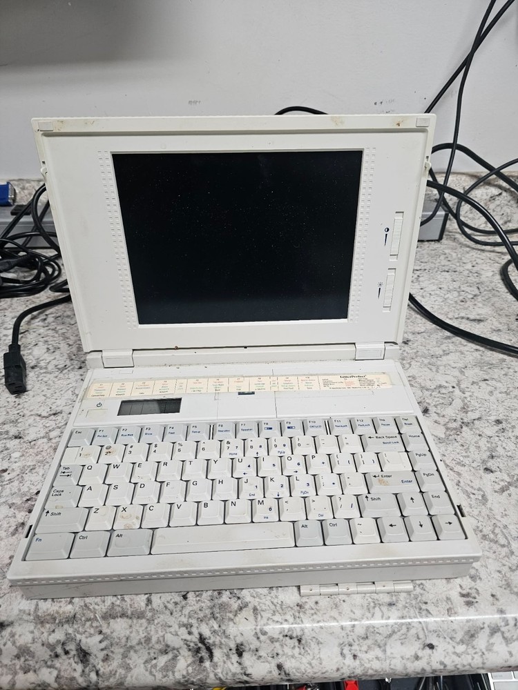 Clean Retro Vintage Zenith Data Laptop Note 325 L Model ZWL-3250 - Untested Tech