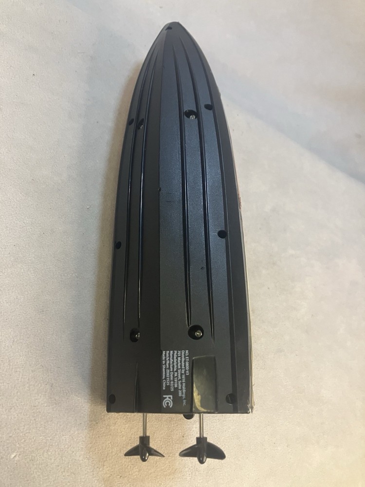 XVB Remote Control High Speed Full Function Speed Boat No remote/ Seems Glued