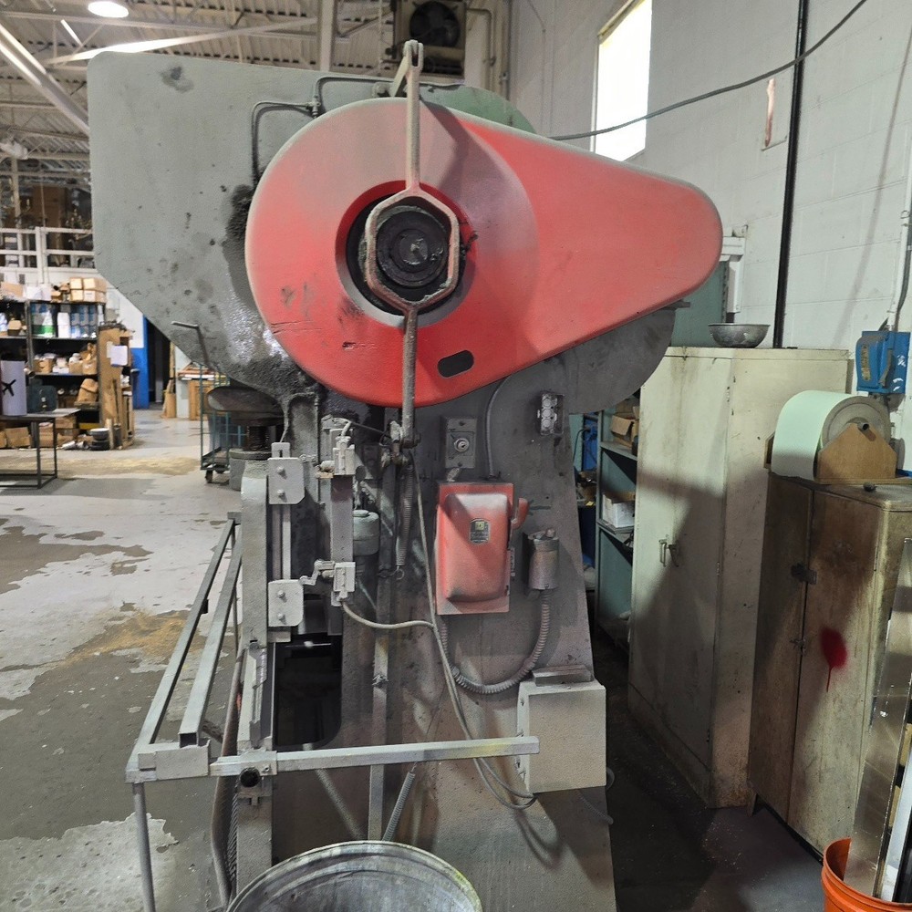 CHICAGO 55 TON PRESS BRAKE WITH BACKGAGE