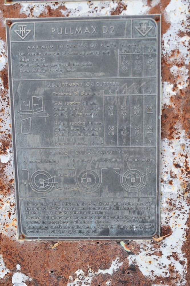 Pullmax Model D2 Nibbler Beveler Circle Cutter Sheet Metal Shear Shaping Machine