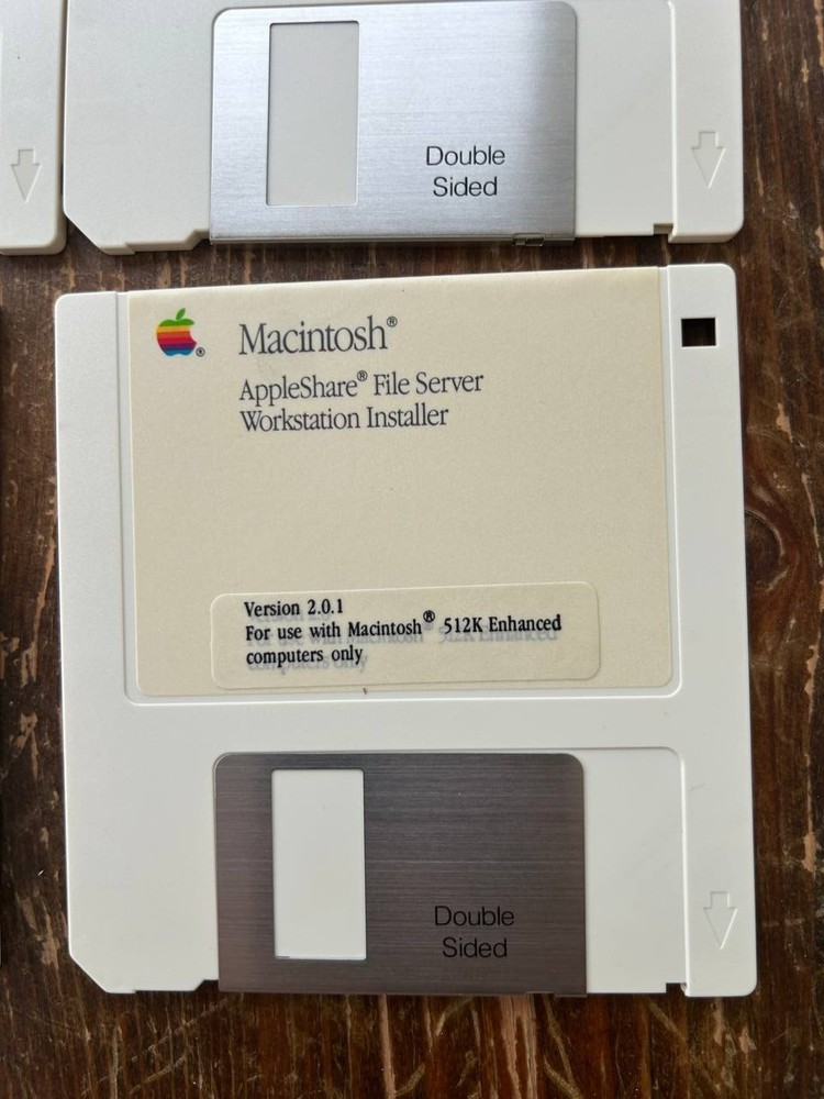 Macintosh AppleShare M0548/B Version 2.01. Vintage Apple software