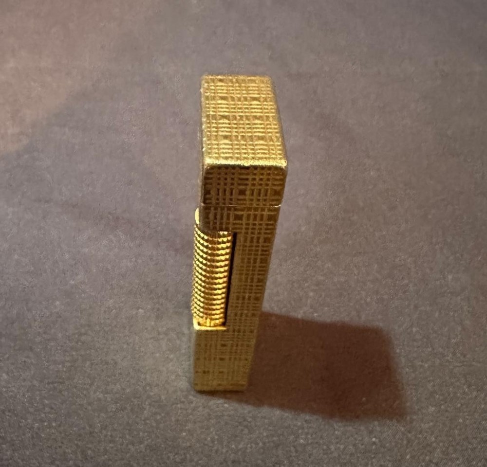 AUTHENTIC Dunhill Gold Gas Lighter Roller Type Engraved Pattern Working Japan