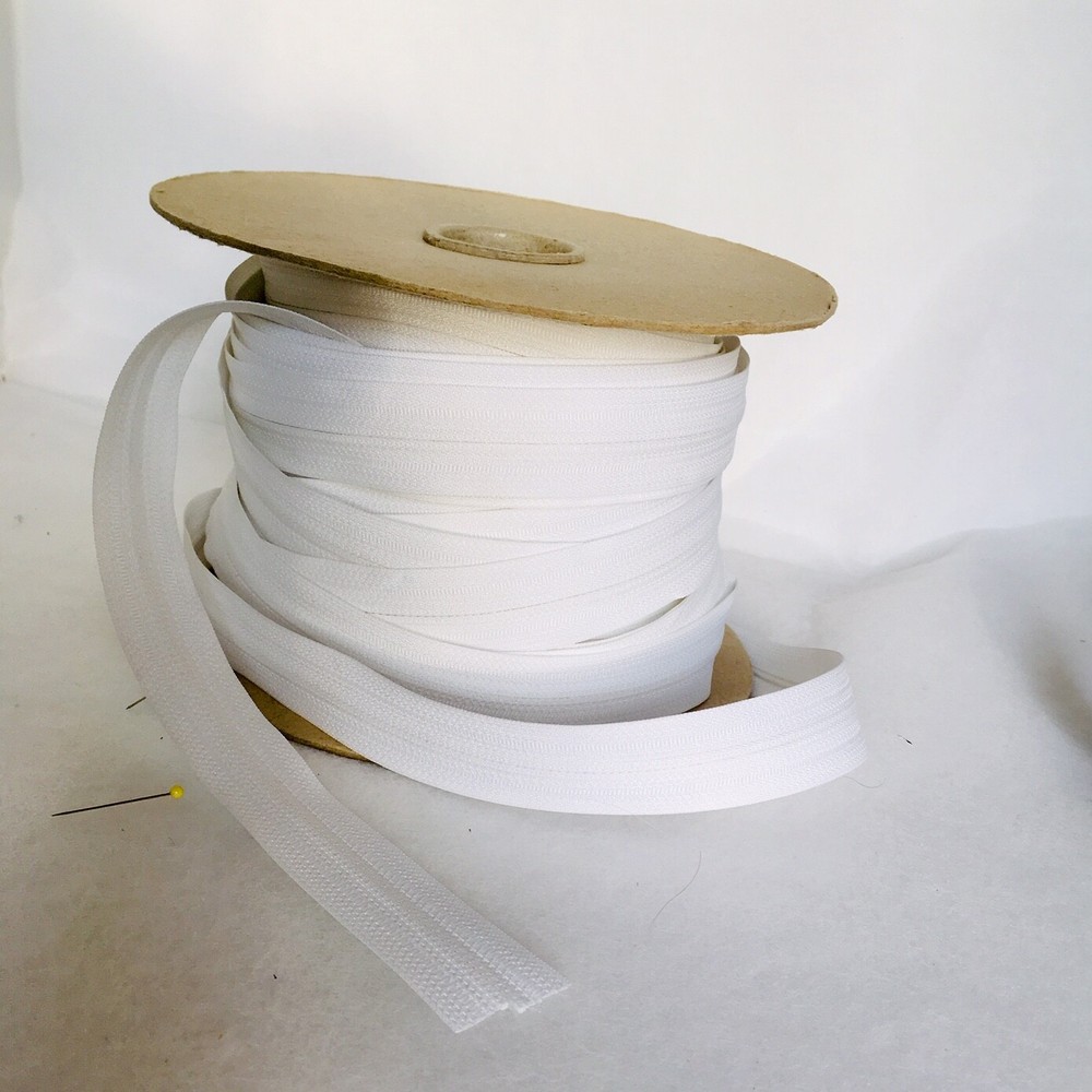 Infinity Zipper Spiral 3mm Bedding Fabric, White Cushion