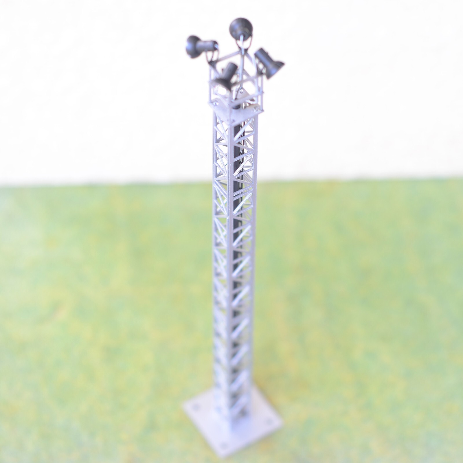 1 x HO tower light LED made street yard light spotlight assembled metal #S4