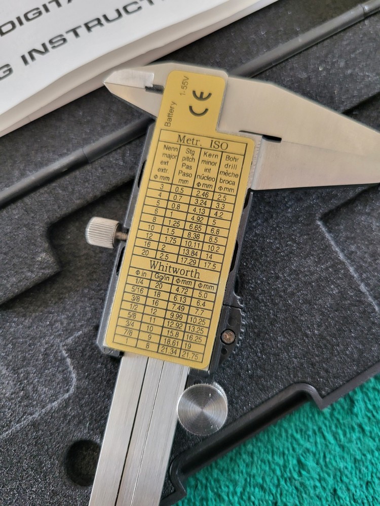 ELECTRONIC DIGITAL CALIPER IN ORIGINAL CASE WITH INSTRUCTION SHEET