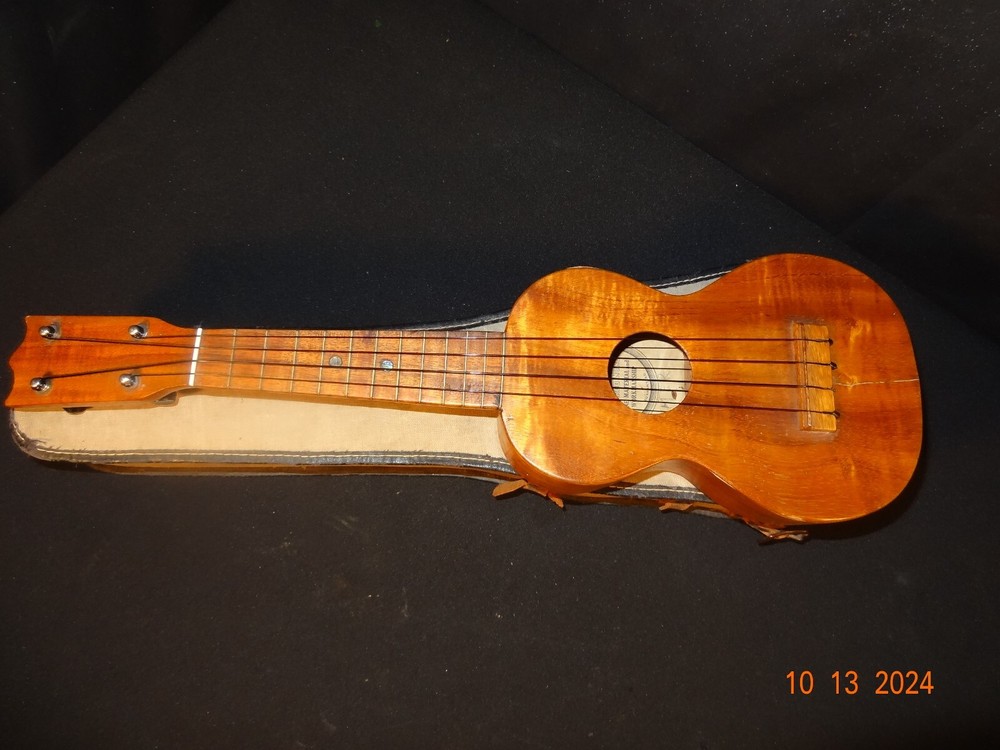 Nice Antique Leonardo Nunes Soprano Ukulele