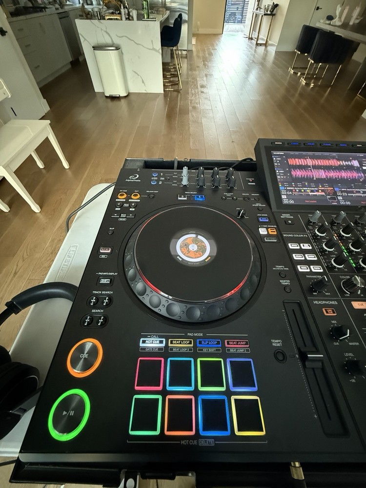 AlphaTheta XDJ-AZ DJ DECK. (WITH FLIGHT CASE)