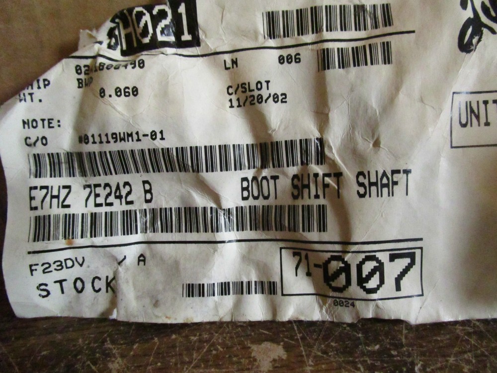 Ford E7HZ 7E242 B Transmission Shifter Shaft Boot