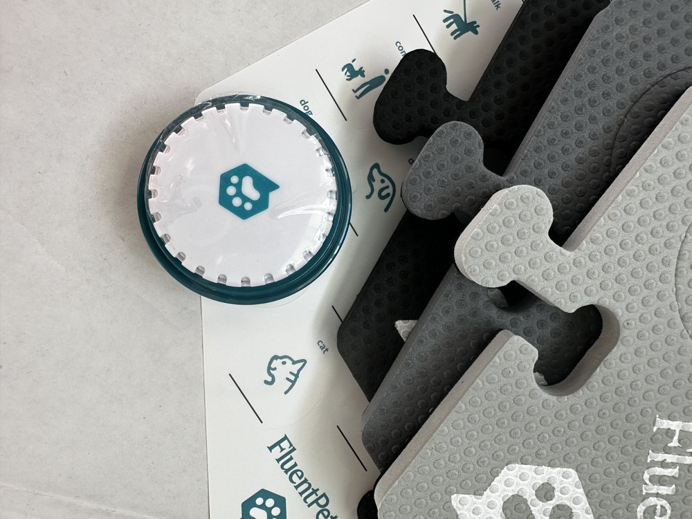 FluentPet Speak Up Get Started Kit – 6 Buttons + 3 HexTiles – Used