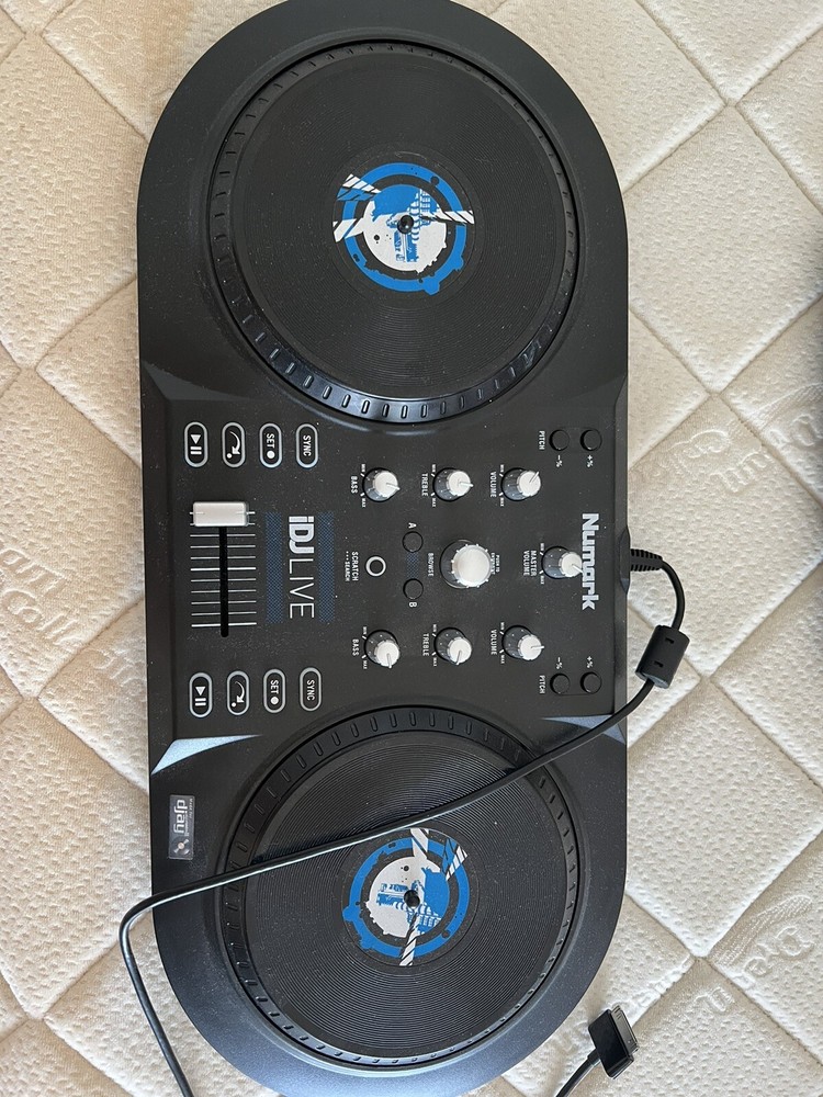 dj turntables mixer