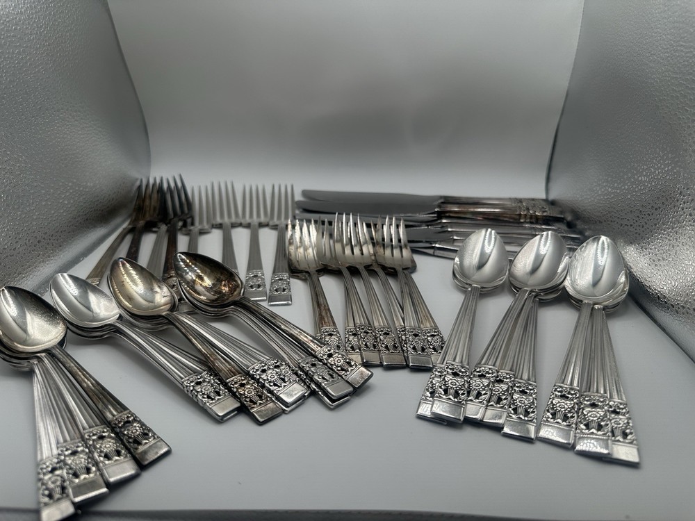Oneida Community Hampton Court Fluted Silver Plate Flatware 47pc Set