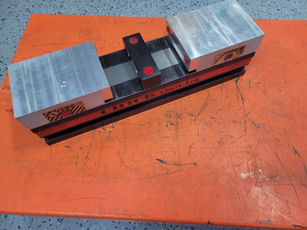 Chick Qwik Lok 4" Milling Vise with jaws