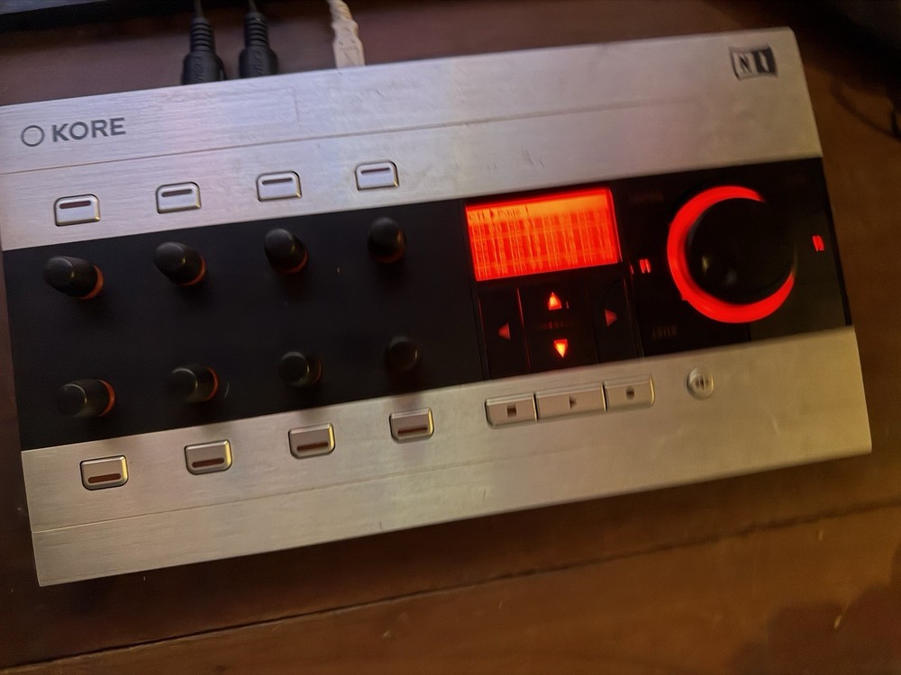 Native Instruments Kore 2 USB MIDI Controller