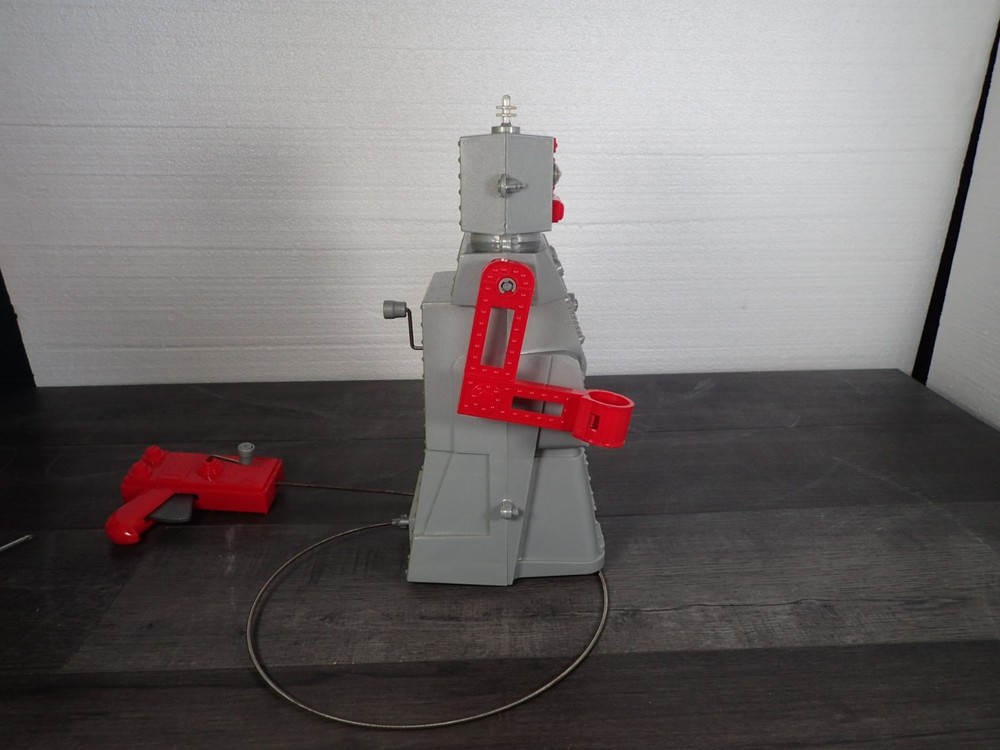 Ideal Classics 2004 Robert the Robot w/ COA & Remote, Lights Up Doesn't Talk