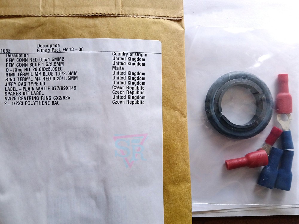 Edwards Vacuum Fitting Pack A37301032 NW25 Centering Ring & Connectors