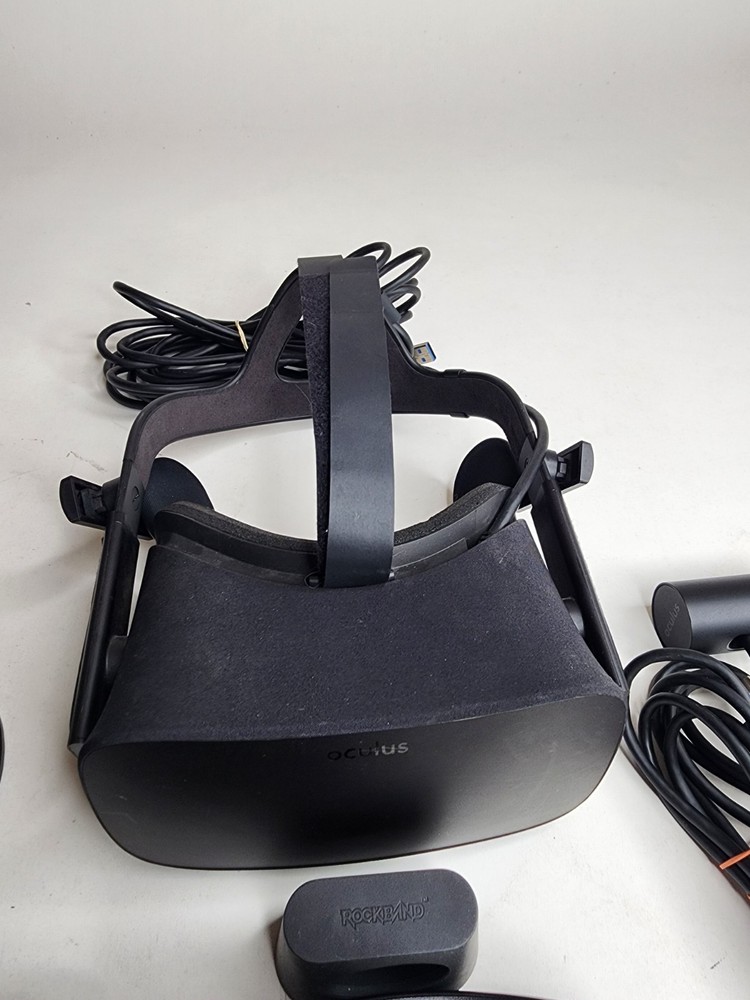 Oculus Rift CV1 Headset W/ 2 Controller & 2 Sensor