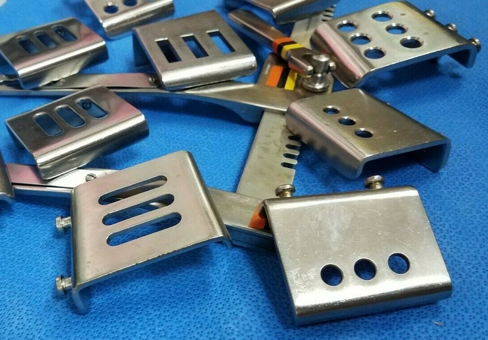 (N) Retractor (B267)