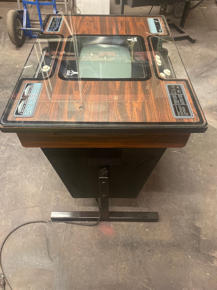 ASTEROIDS ARCADE COCKTAIL MACHINE by ATARI 1979