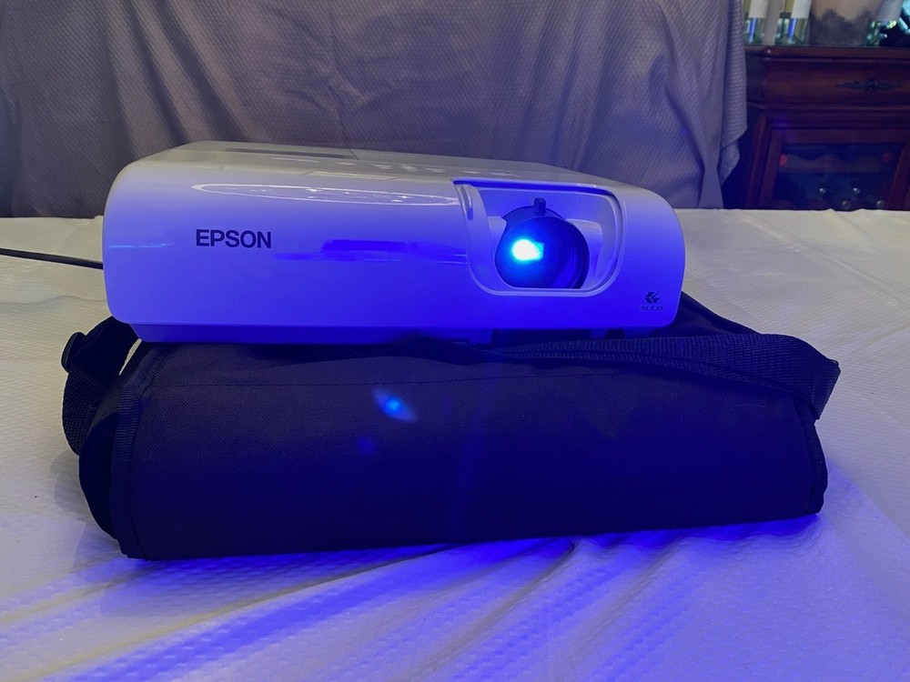 Epson PowerLite S5 series/77C LCD Projector complete with case and cable