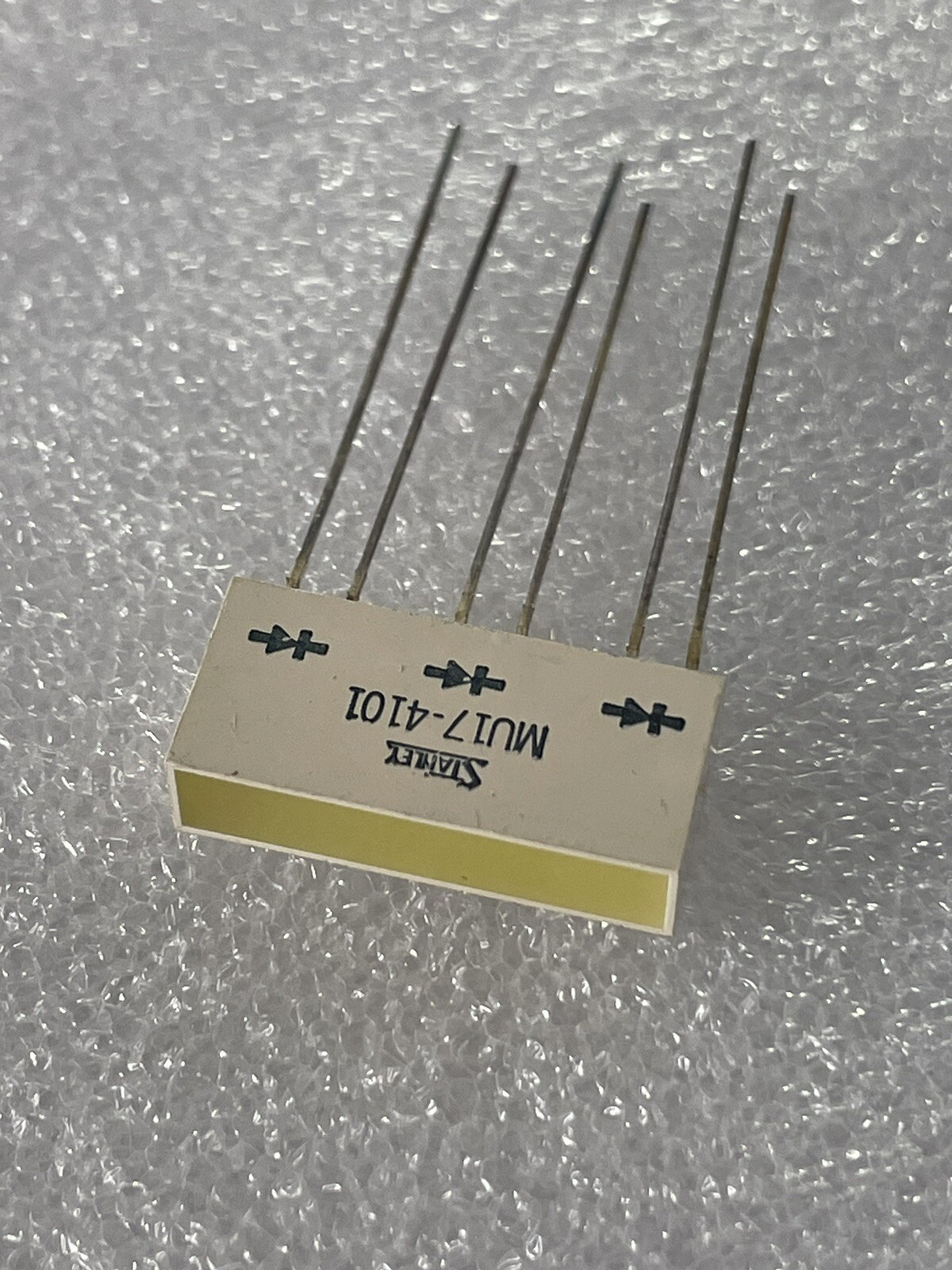 Stanley MU17-4101 Single Color 3 LED Light Bar , Yellow ,( 4 Qty. )