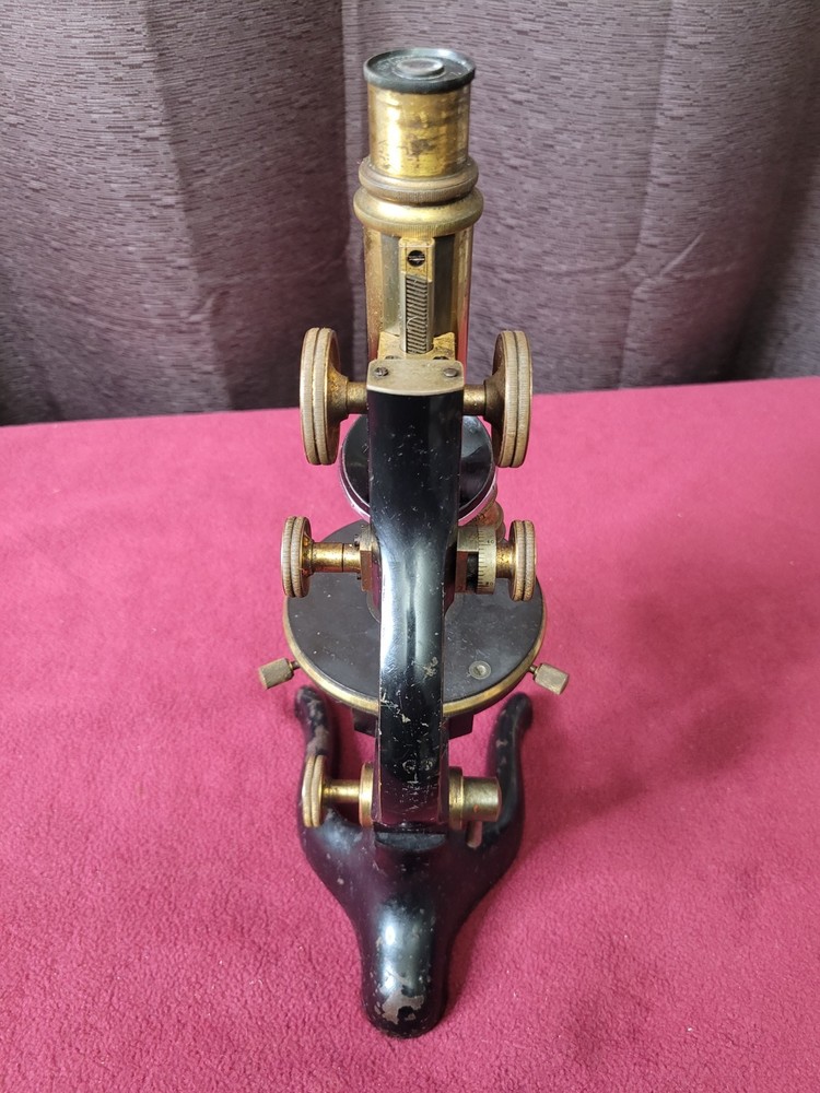 Ernst Leitz Wetzlar vtg MICROSCOPE No. 185937, all movements work