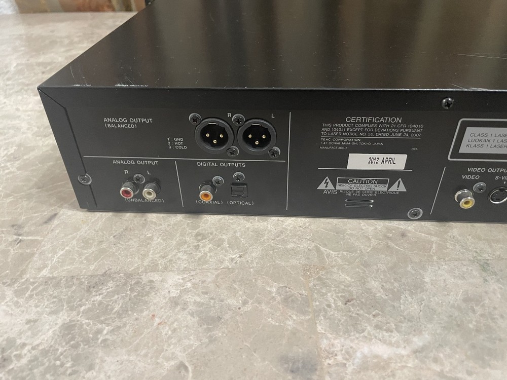 Tascam CD-200iB Balanced CD player / iPod dock