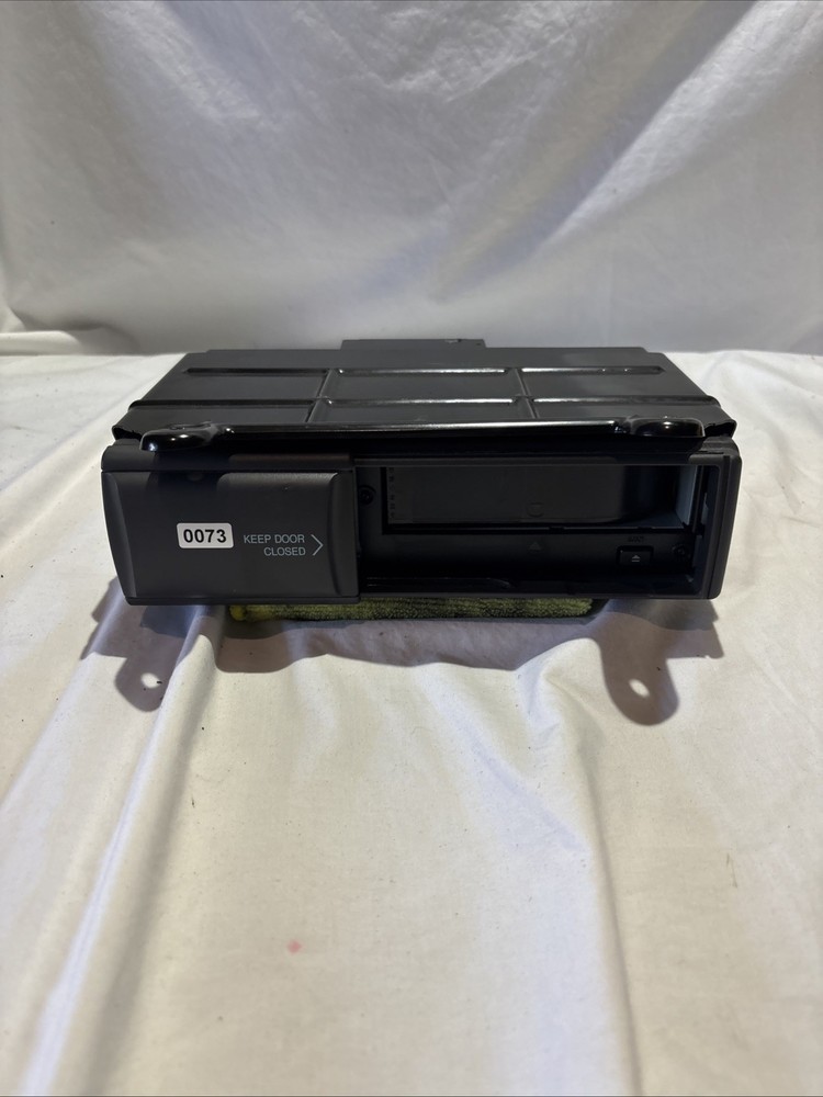 OEM Cadillac 6 DISC CD Changer from 2003 Deville #25674193