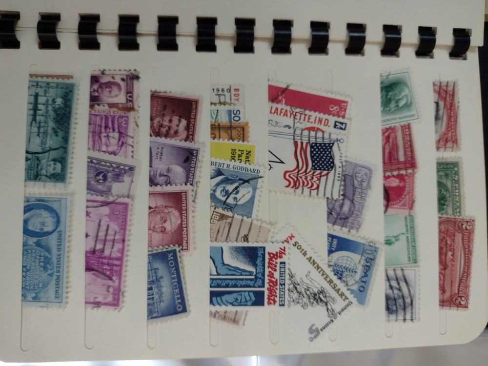 MINT US STAMP COLLECTION IN BINDER