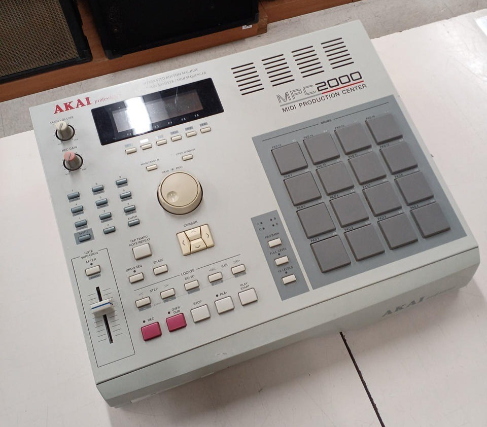 AKAI Sampling Machine MPC2000 MIDI Japanese Edit Good