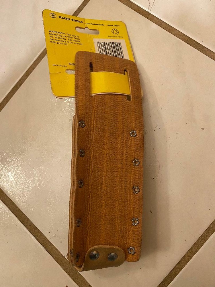 Klein Tools 5129 Flashlight Holder for Tool Belts Made in USA