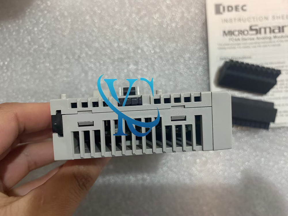New IDEC FC4A-J4CN1 Analysis Input Module fast shipping