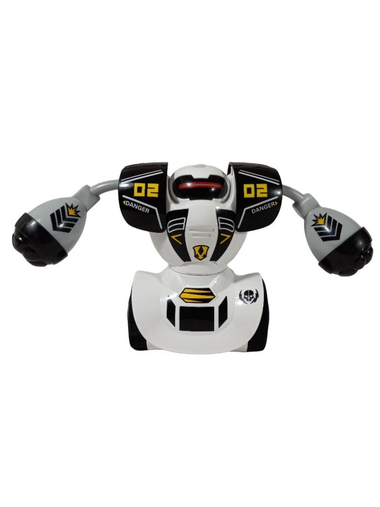 Sharper Image Remote Control Robot Combat 2pk Color: White & Red 6+ NEW