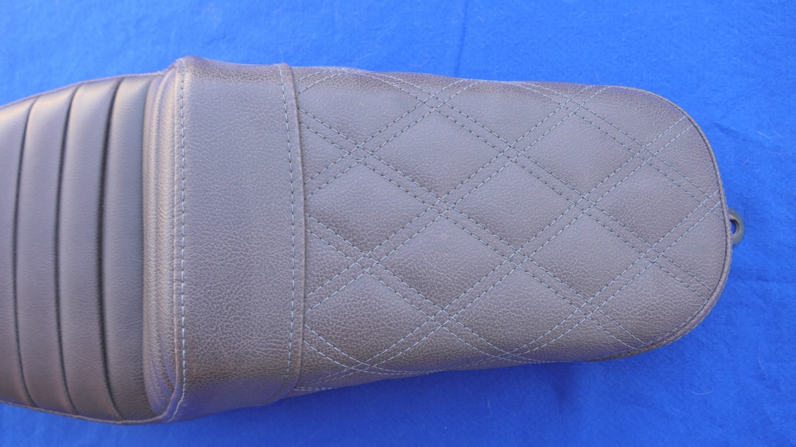 Saddlemen Ribbed Step-up Brown Seat Harley Sportster 1200 883 4.5 Gal 2004-2022