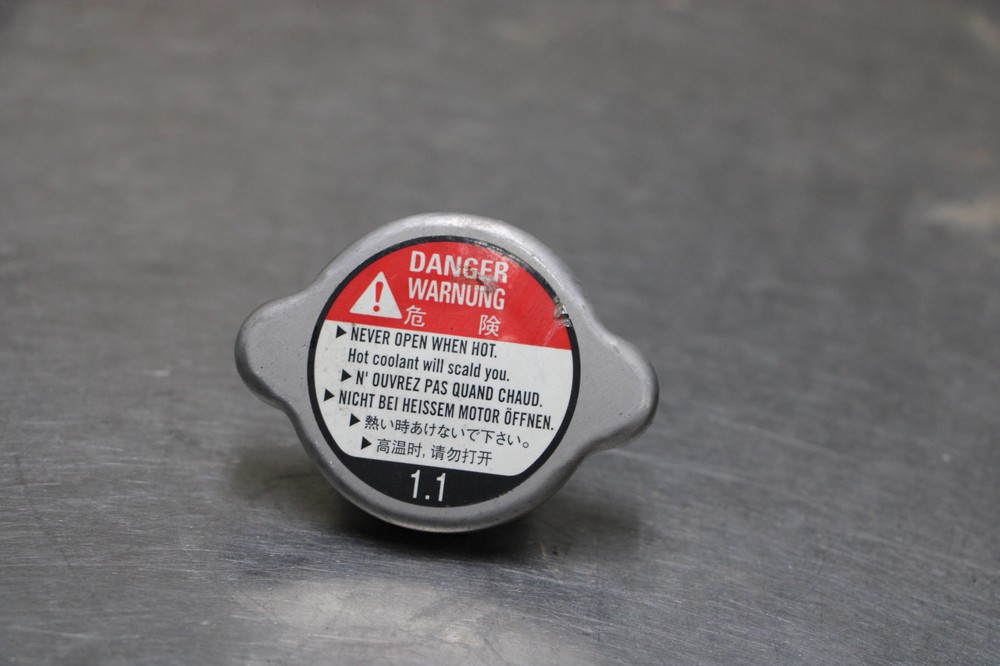 09-14 Yamaha R1 Engine Radiator Cap