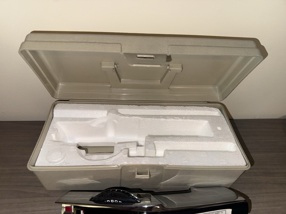 Dymo Model 1570 Manual Dial Type Label Maker Complete With Travel Case