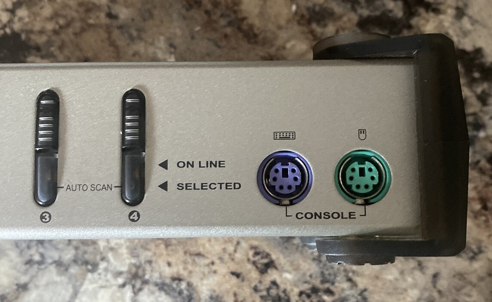 IOGEAR MiniView SE KVM Switch GCS84A Unit Only EUC Rare 4 Port