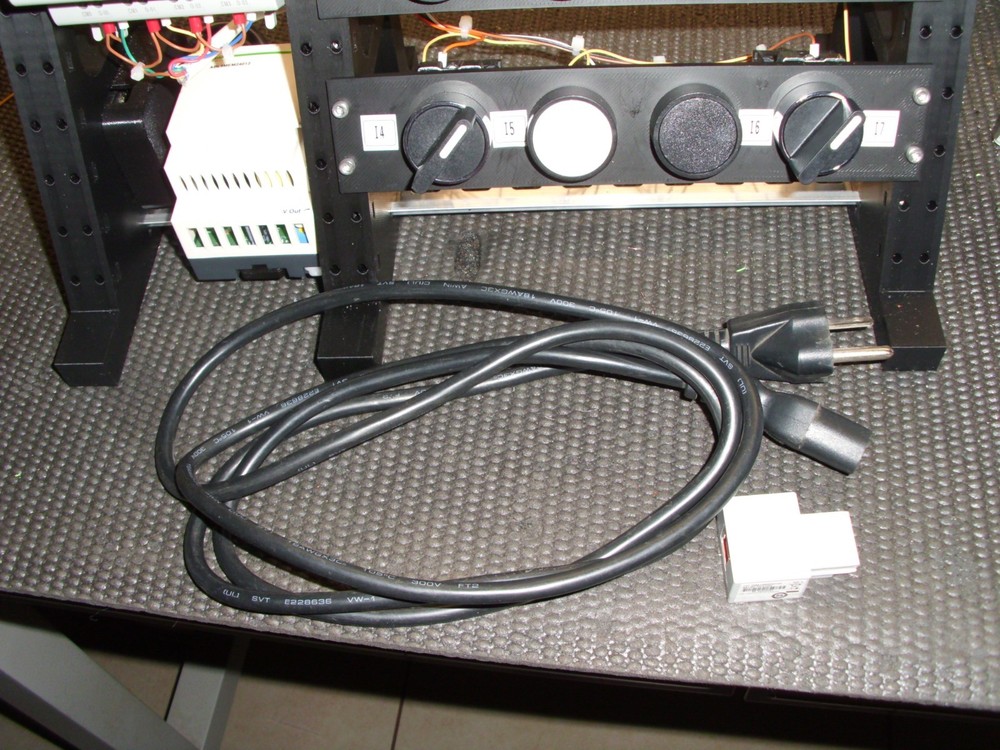 Allen-Bradley Micro 810 PLC Trainer