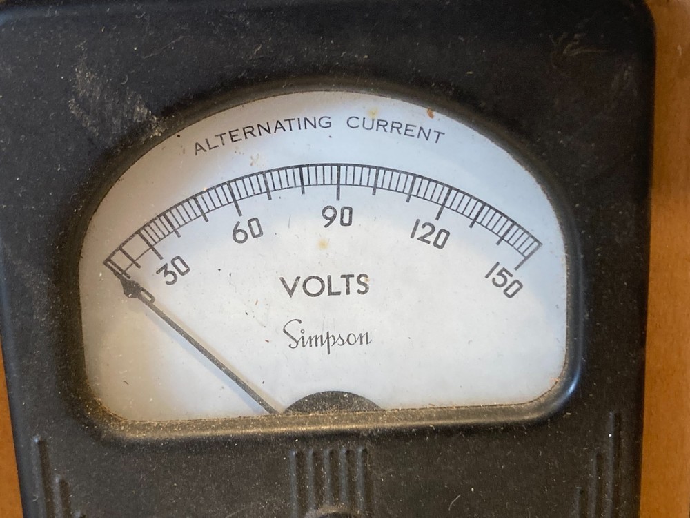 Simpson , Panel DC Volt Meter 3-1/2", Input 0-150V DC