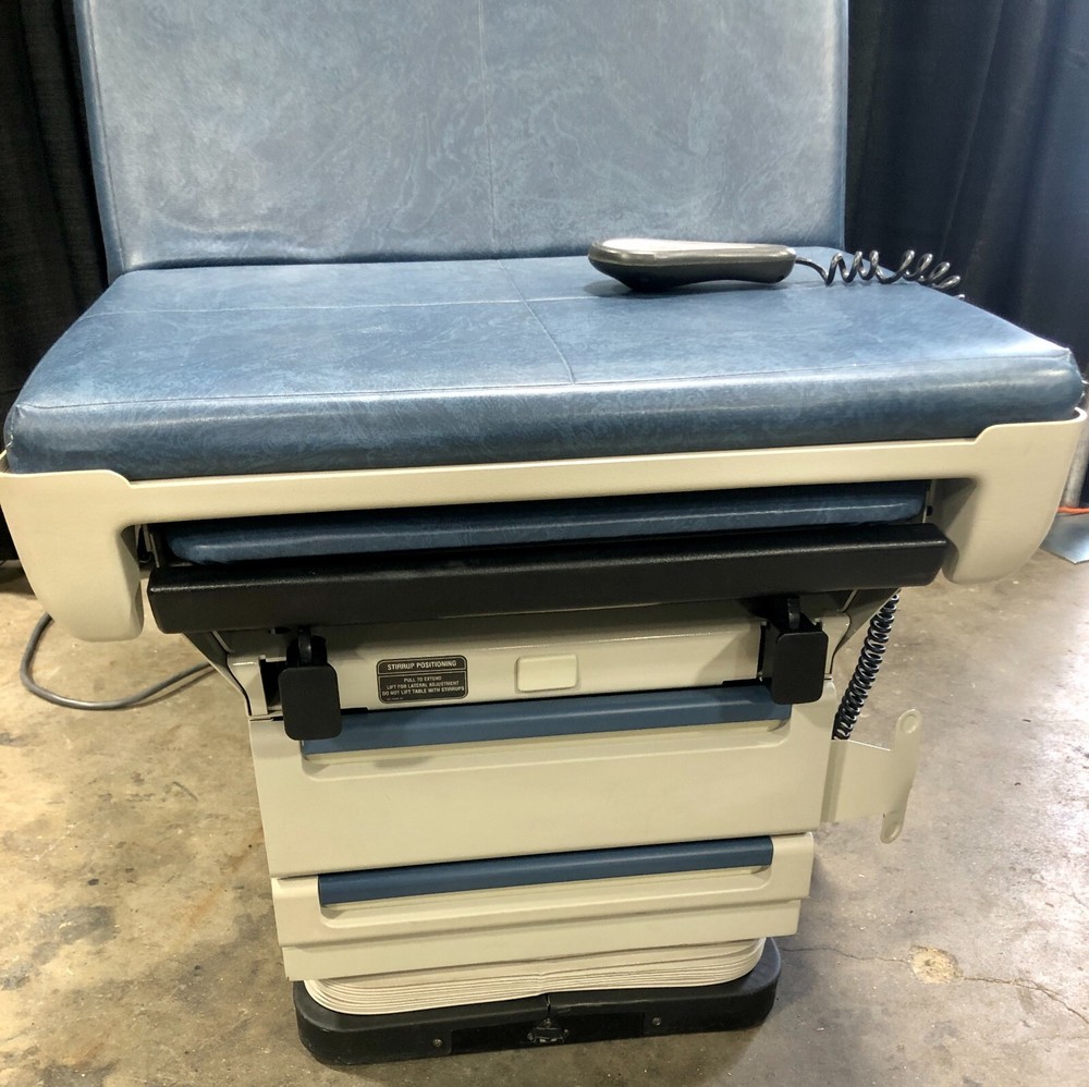 Midmark 405 Barrier Free Power Exam Table with Hand Controller