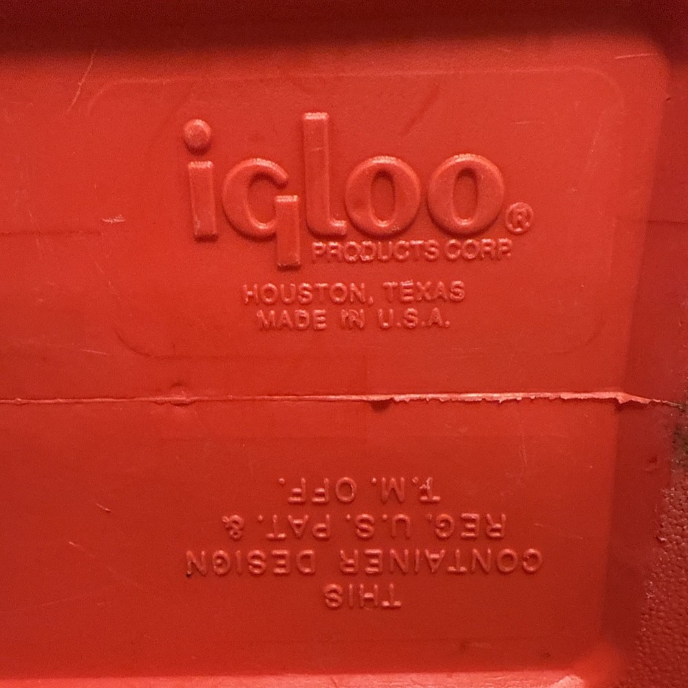 IGLOO PLAYMATE 12 PACK COOLER