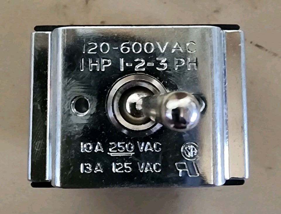 SW 12 20 CARLING INDUSTRIES TOGGLE SWITCH Three Phase 10 Amp Switch