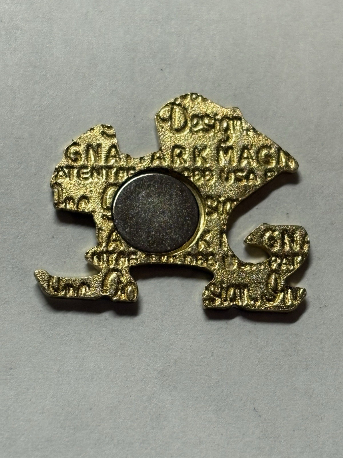 Rare Notre Dame 'Fighting Irish' NCAA 1" Die-Cut Magnet Golf Marker - A Beauty!