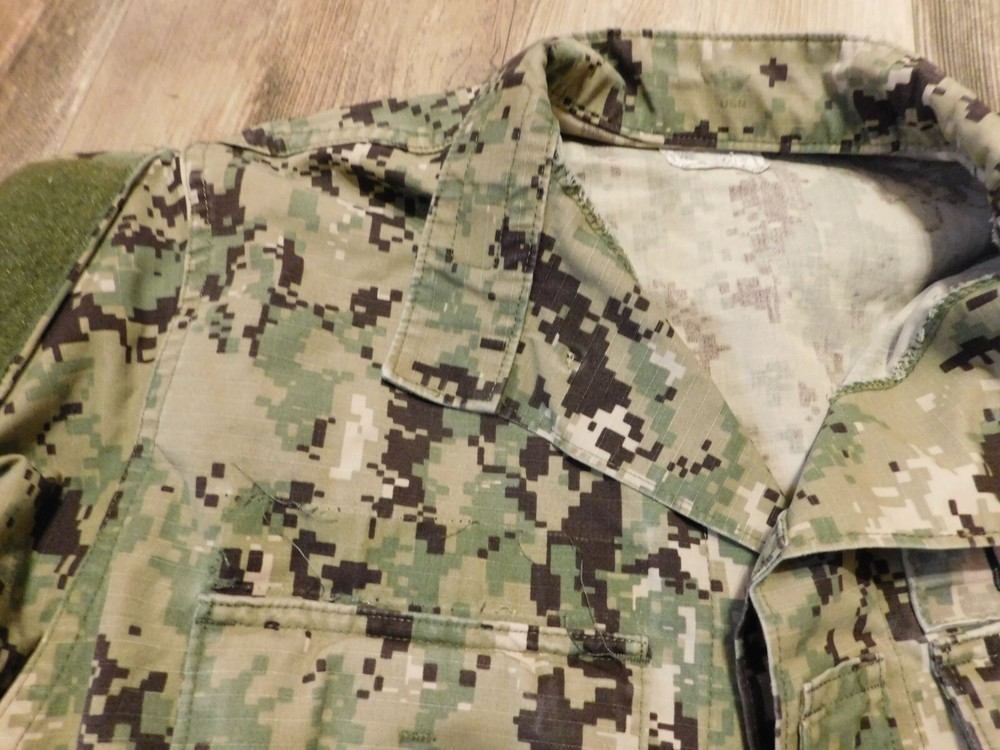 US NAVY WORKING BLOUSE COAT SIZE SMALL - REGULAR