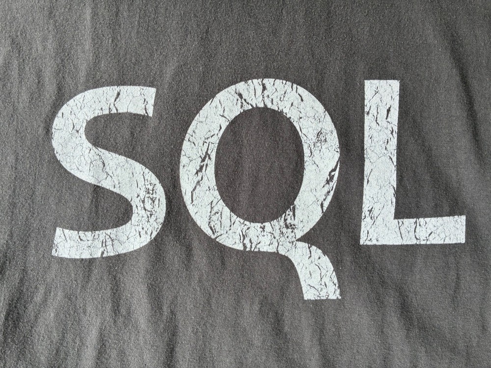 SQL Programmer Distressed Graphic T-Shirt L Gray Ring Spun Cotton Tech Industry