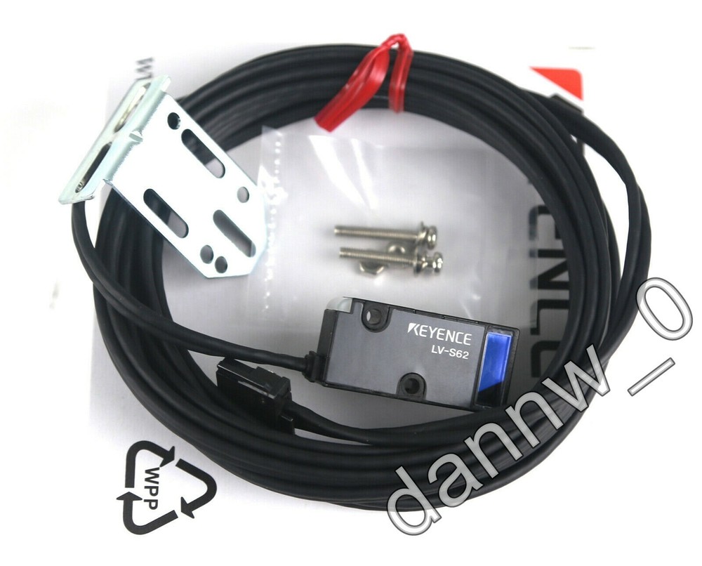 New In Box Keyence LV-S62 Laser Sensor