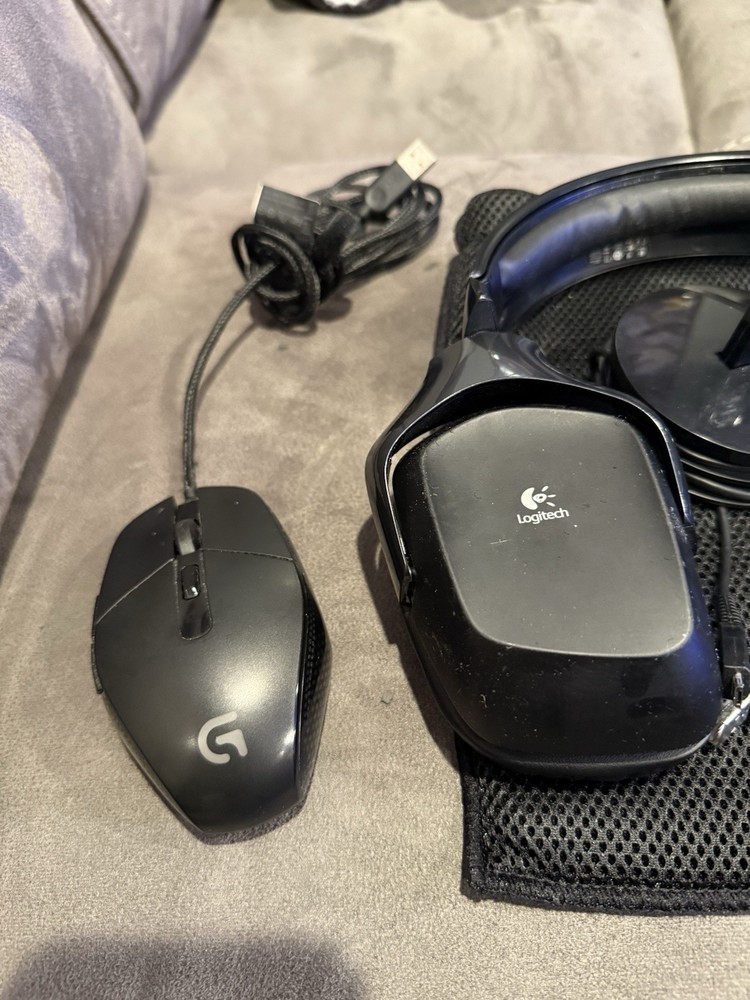 Logitech G930 wireless headset with dongle Logitech-G303 Wired Game Mouse Bundle