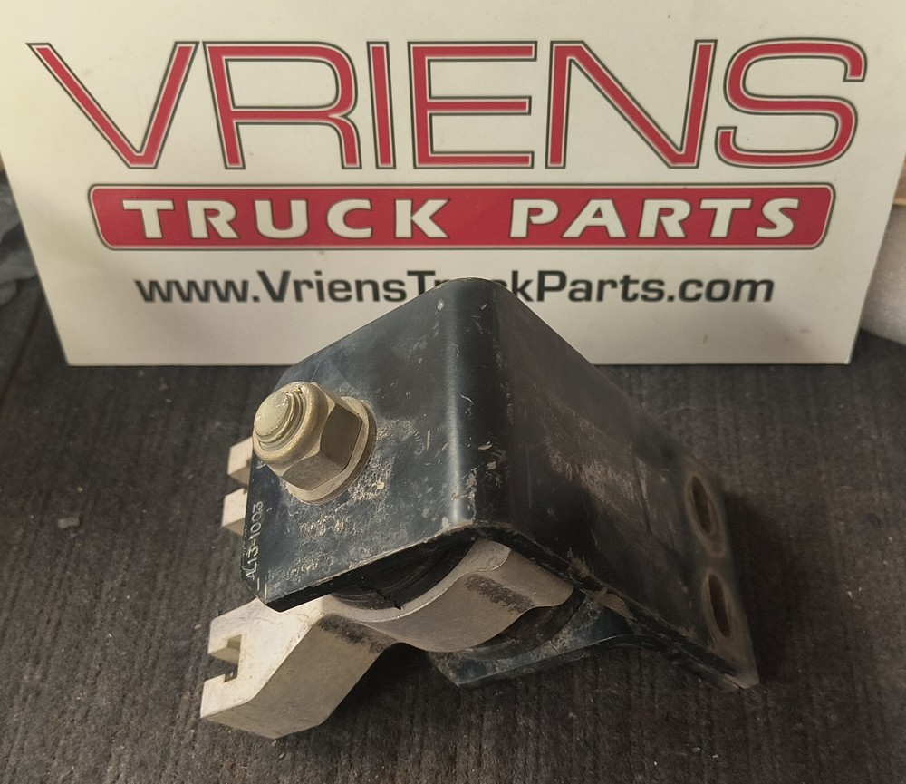 KENWORTH T2000 27213-3 ISOLATOR-HOOD HINGE