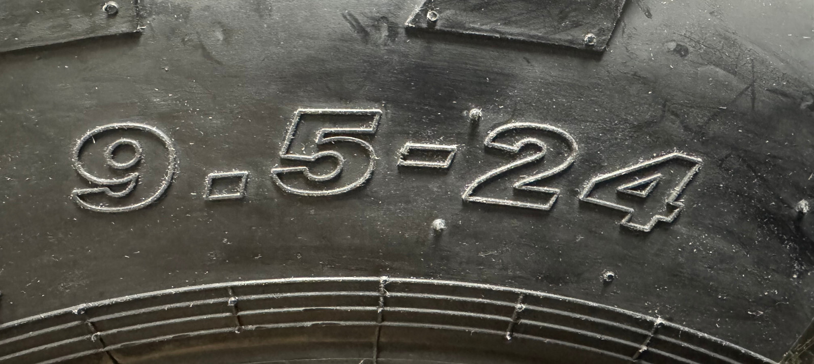 (1-Tire and Tube) 9.5-24 10 PR ROAD CREW R1 TRACTOR TIRES